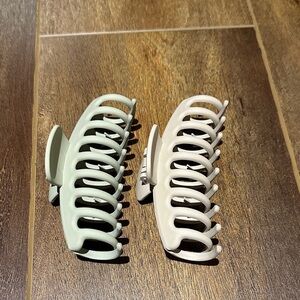 Set of Two Hair Claw Clips in Green and Beige